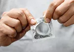 Wie man ein Kondom aufsetzt?